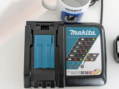 Makita Schnell-Ladegerät