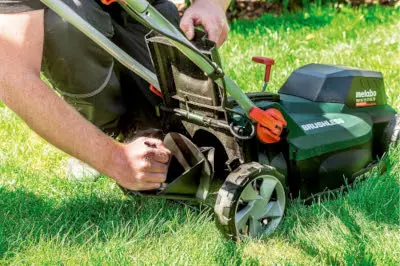 Einsetzen eines Mulchkeils